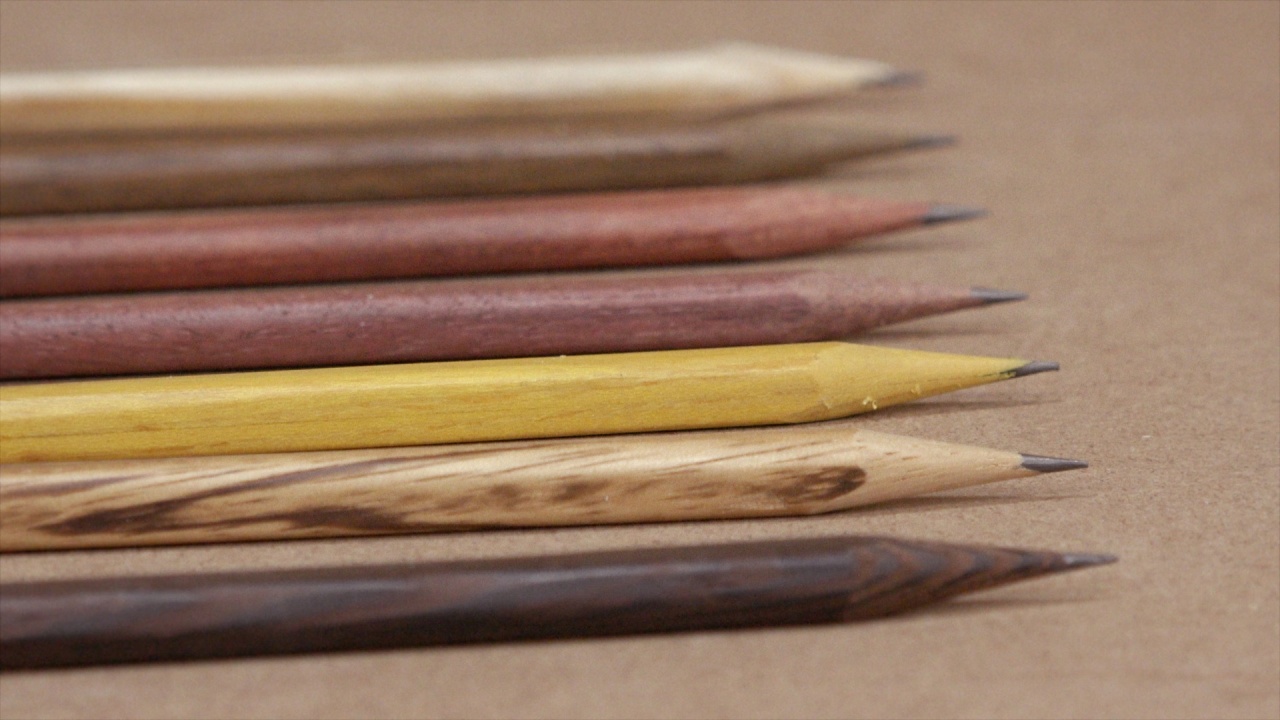 Карандаш простой хорошего качества. Карандаш простой. Карандаш из дерева. Карандаш из ценной породы древесины. Дощечки для карандашей.