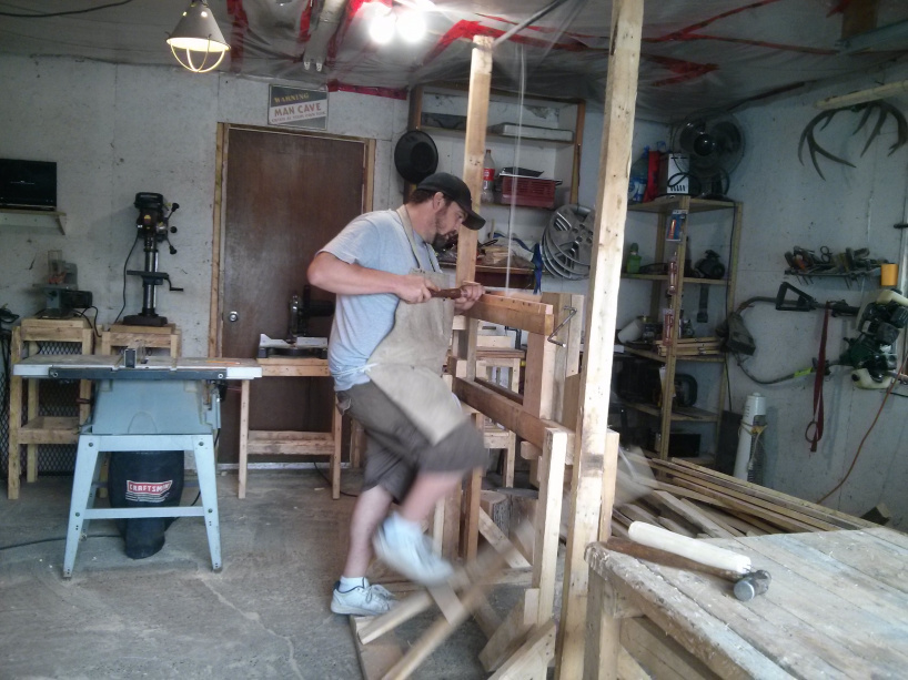 Сборка деревянного токарного станка — его использовали Викинги!