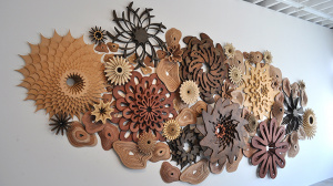 Художник Джошуа Абарбанель создаёт удивительно красивые и точно вырезанные коралловые рифы из дерева