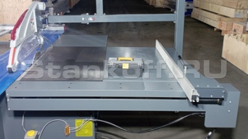 Упорная линейка с электроприводом