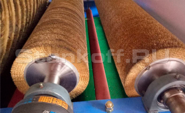 Вал с металлической щеткой 