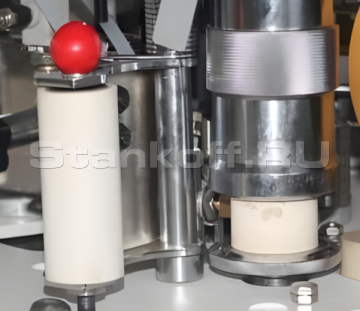 Прижимной и допрессовывающий ролики