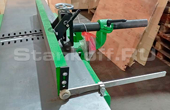 Фиксатор линейки стола 