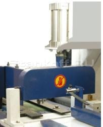 Ограждение пилы и прижим плети