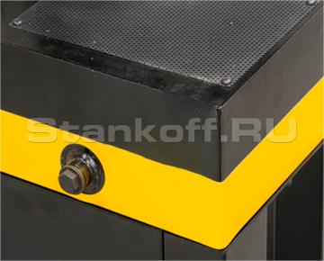 Сливное отверстие системы СОЖ