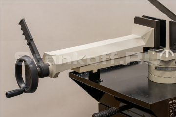 Маховик тисков и рычаг быстрой доводки