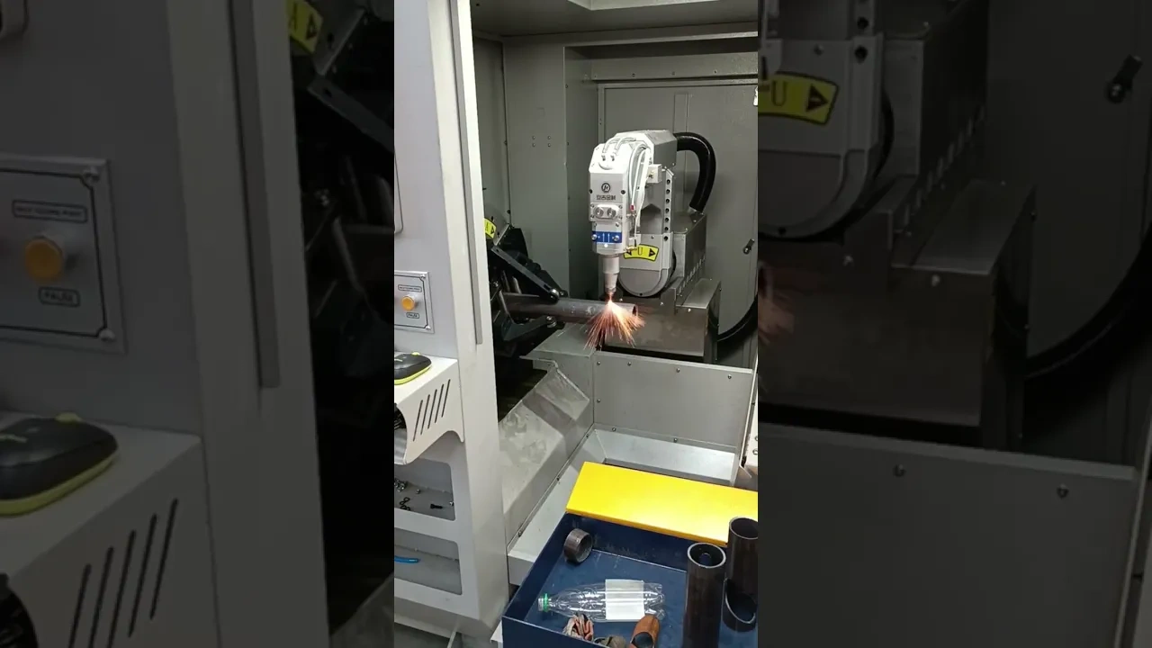 Резка труб клиента на лазерном станке LPC A16-C/3000 Raycus 5-Axis во время ПНР