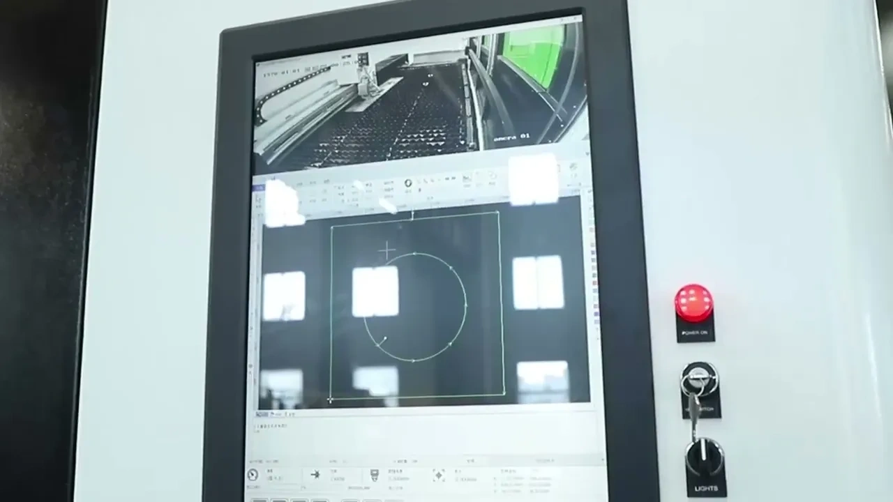 XTC-1530A оптоволоконный лазерный станок по металлу