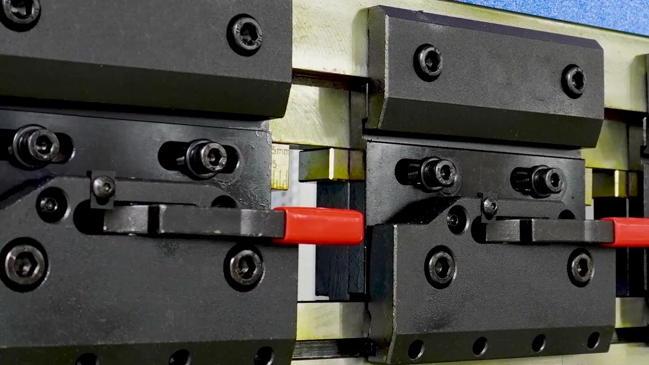 Листогибочный пресс с ЧПУ PBA 40/1300 Esa S630 3+1