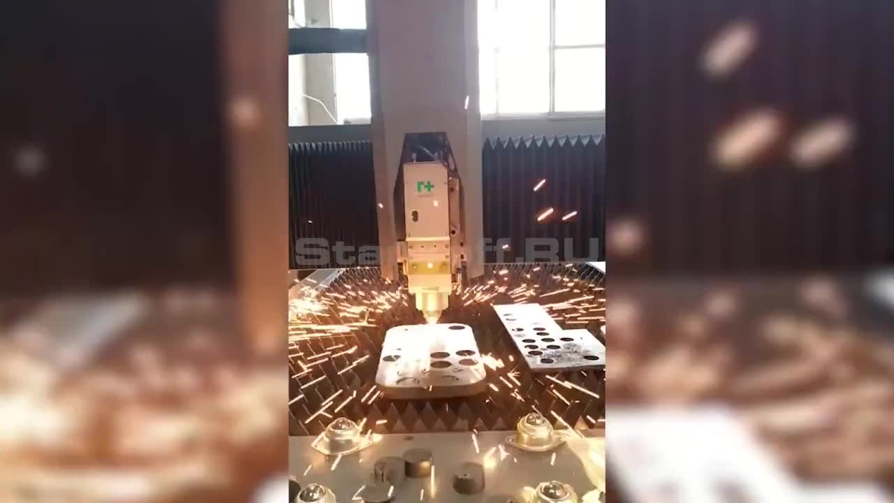 Резка металла с помощью оптоволоконного лазерного станка  STL-1560FP/6000 Raycus