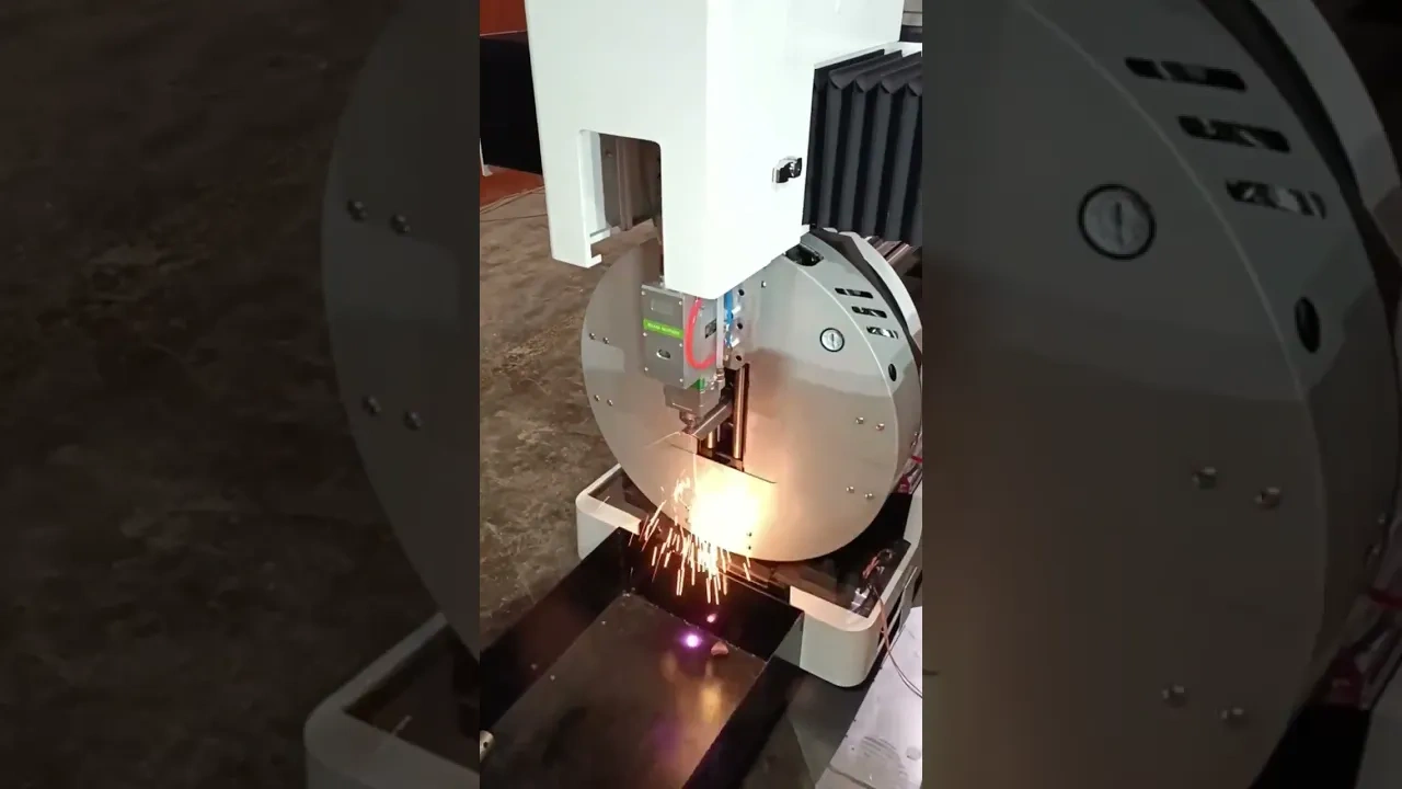 Лазерная резка трубы на оптоволоконном станке XTC-1530HT/3000 Raycus