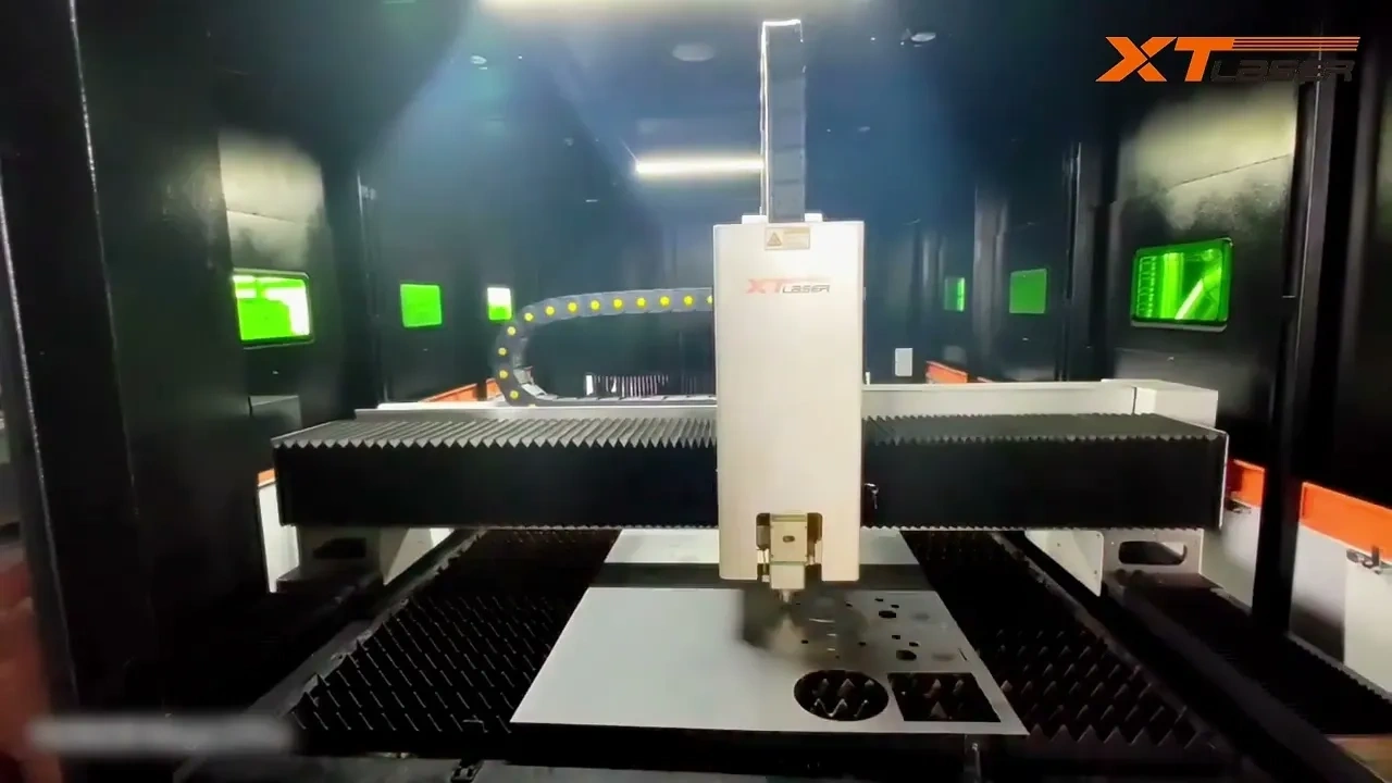 Оптоволоконный лазерный станок для резки металла закрытого типа индустриальной серии XTC-G