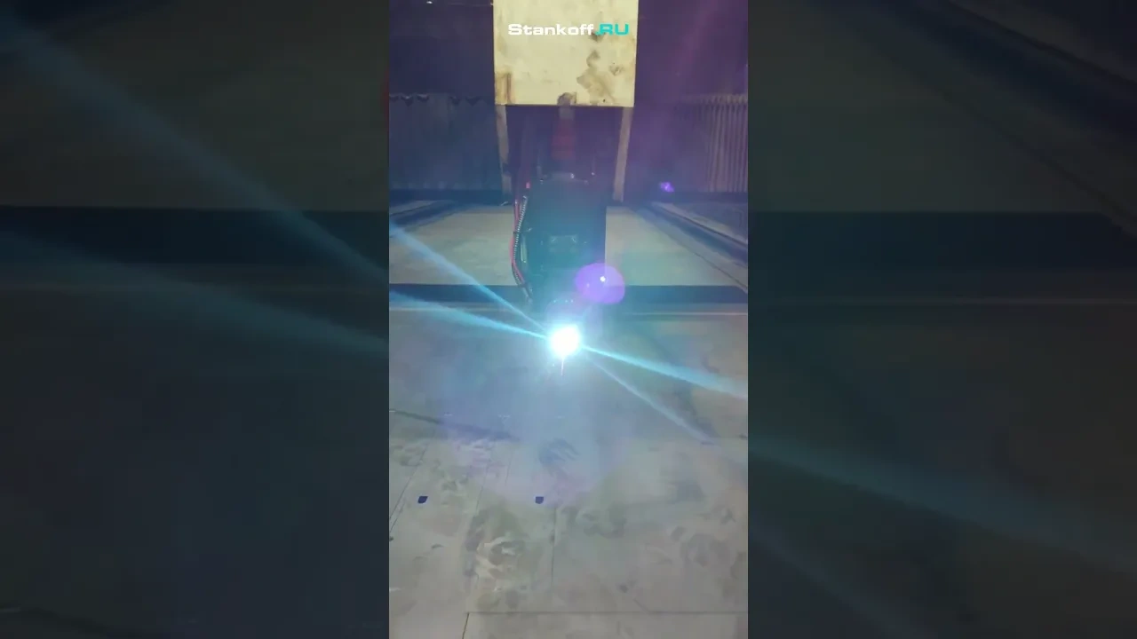 ВЫСОКОМОЩНЫЙ ОПТОВОЛОКОННЫЙ ЛАЗЕРНЫЙ СТАНОК В ЗАЩИТНОЙ КАБИНЕ XTC-1560GP/12000 RAYCUS