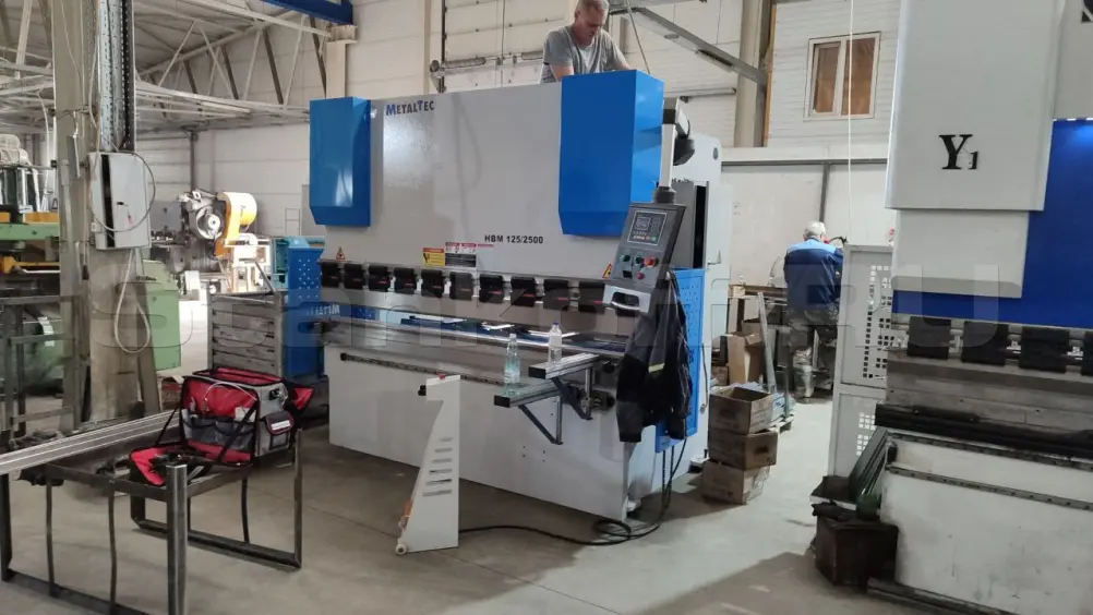 Пусконаладка двух гидравлических листогибочных прессов MetalTec HBM 125/2500 E22 в Краснодаре