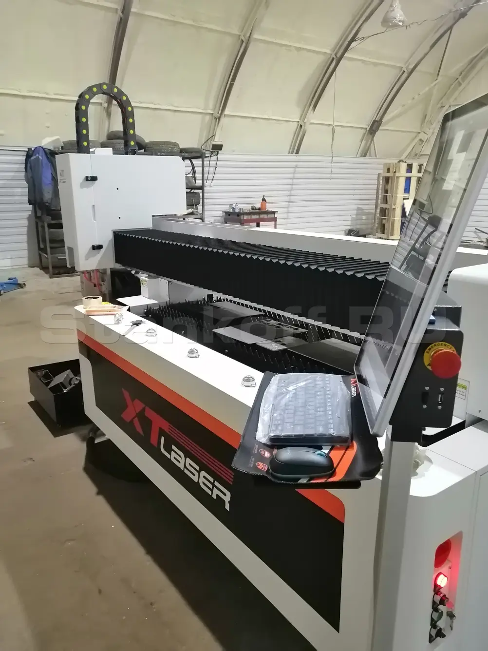 Поставка и запуск оптоволоконного лазерного станка XTC-1530HT/1500 IPG в Краснодаре