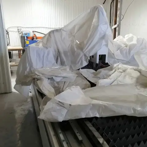 Поставка и запуск оптоволоконного лазера для листового металла XTC-1530H/2000 Raycus в Усть-Катаве