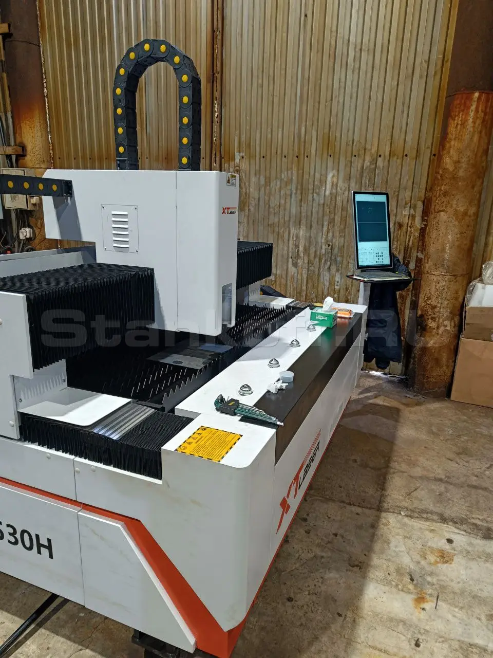 Оптоволоконный станок для резки металла XTC-1530H/3000 Raycus