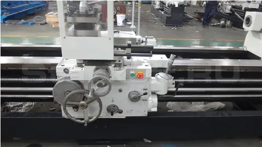 Универсальный токарно-винторезный станок F-CW6280E/4000