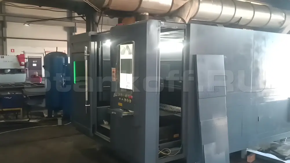 Оптоволоконный лазерный станок в защитной кабине STL-1530G/6000 Raycus