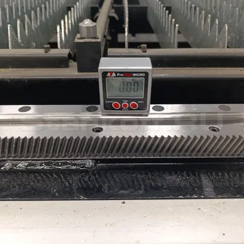 Высокоточные направляющие PEK