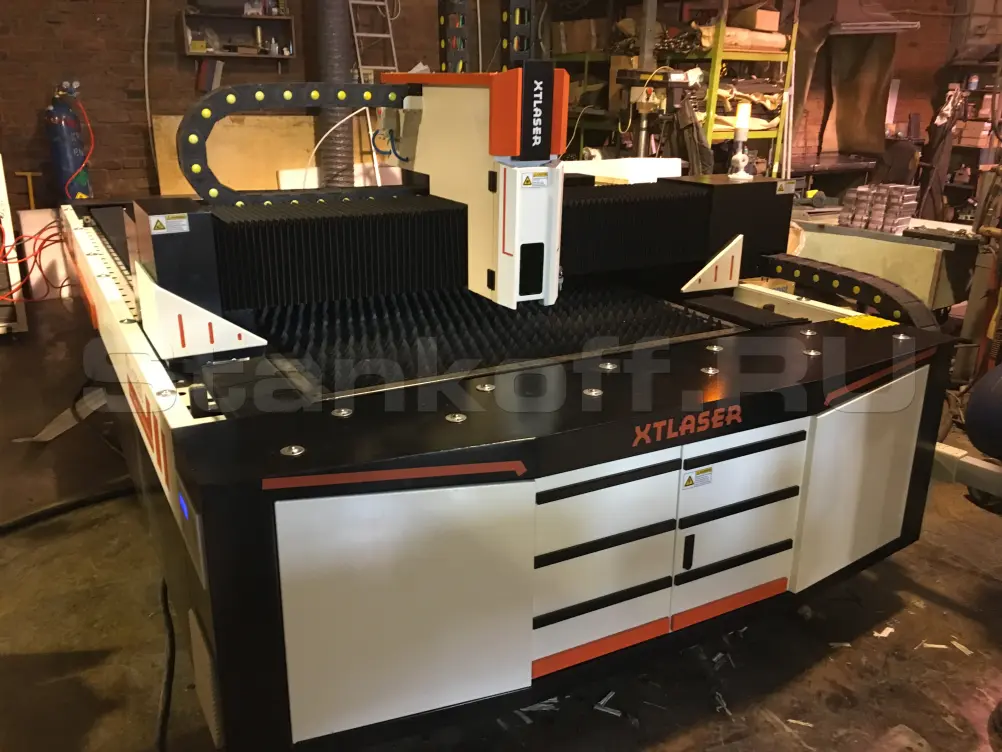 Запустили станок оптоволоконной лазерной резки металла XTC-F1325 750W Raycus (XTLASER)
