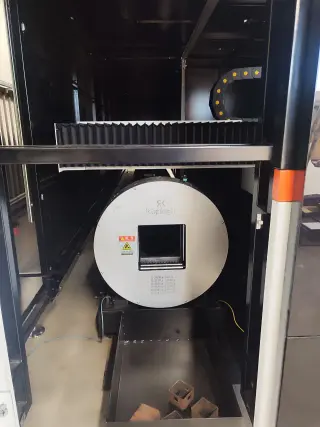 Оптоволоконный лазер в кабине для листов и труб XTC-1530GT/3000 Raycus — фото 16