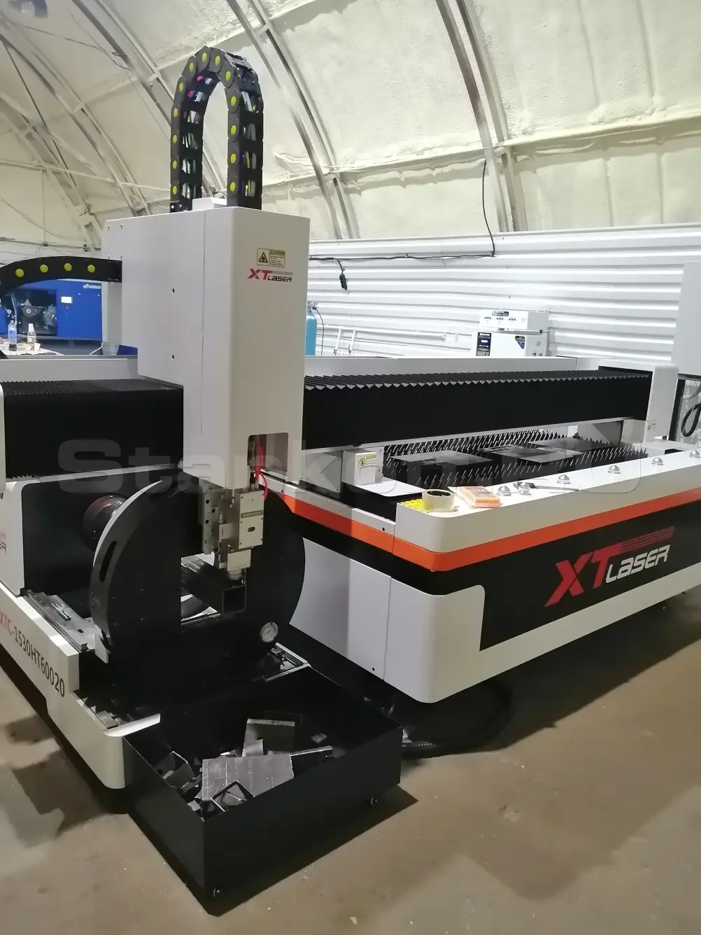 Поставка и запуск оптоволоконного лазерного станка XTC-1530HT/1500 IPG в Краснодаре