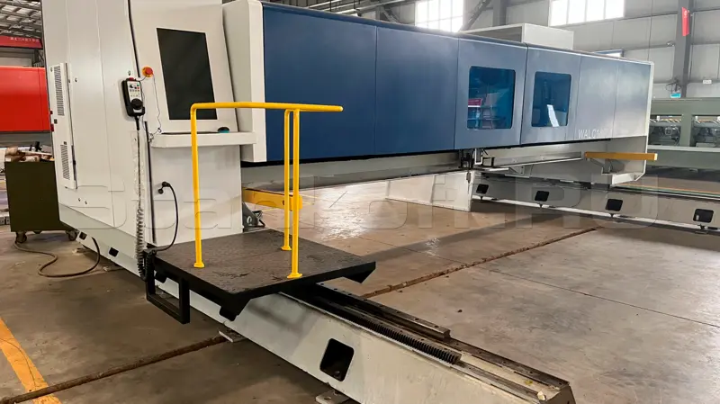 Оптоволоконный лазерный станок HGTECH WALС-2535QP/20000 Raycus