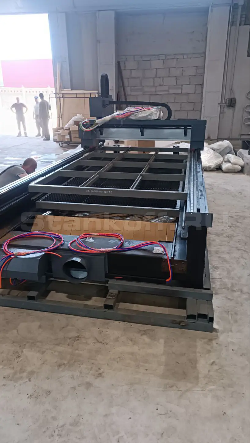 Пусконаладка оптоволоконного лазерного станка в защитной кабине STL-1530G/3000 Raycus в Твери