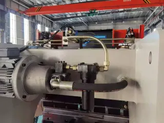 Синхронизированный гидравлический листогибочный пресс KPH 40-1300 4 axis — фото 4