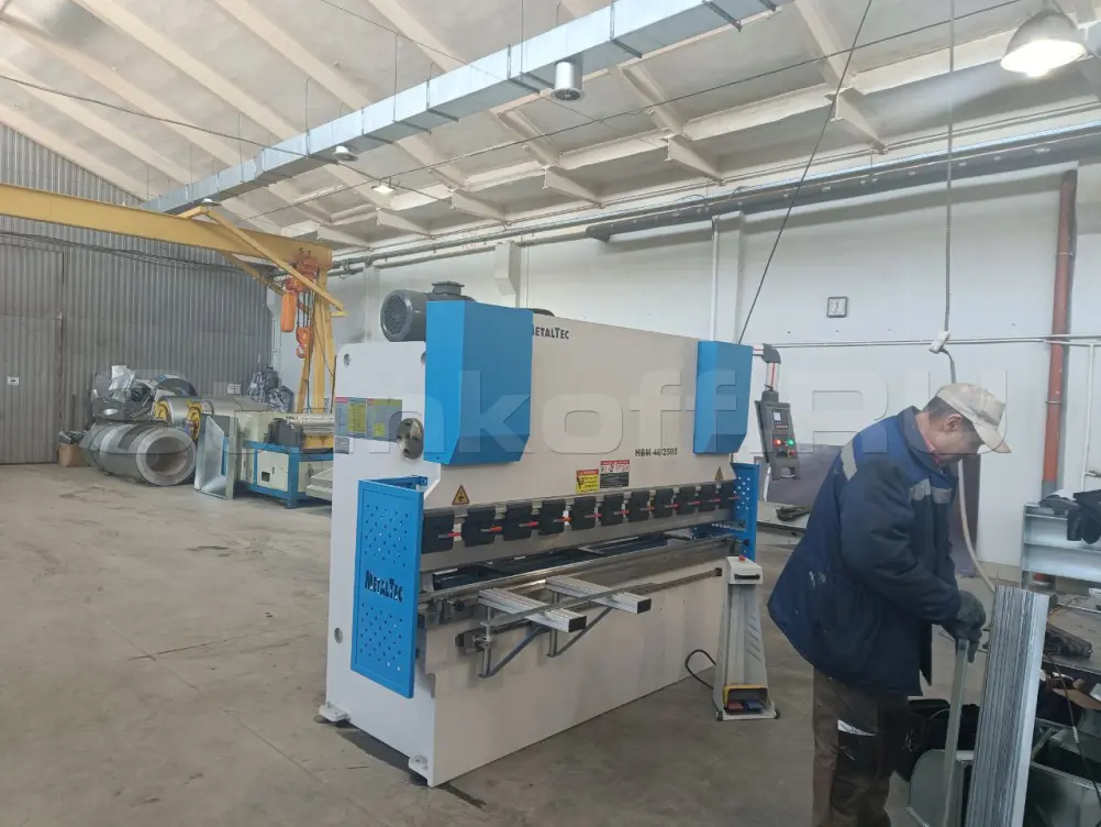 Гидравлический листогибочный пресс MetalTec HBM 40/2500