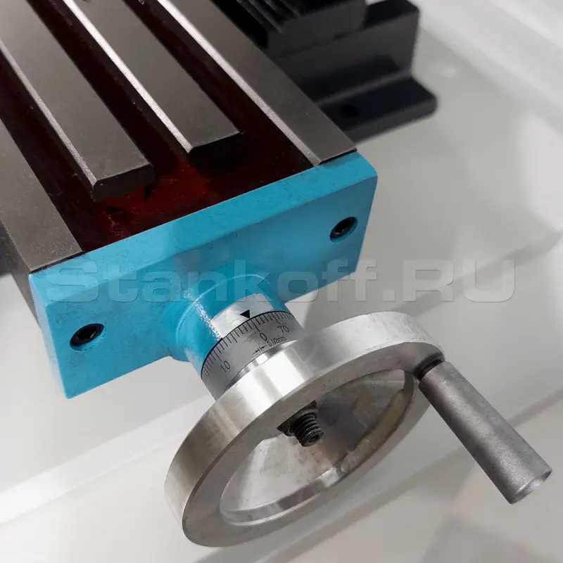 Фрезерно-сверлильный станок FM-25VL