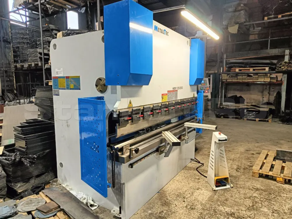 Пусконаладка гидравлического листогибочного пресса MetalTec HBM 125/2500 E22 в Санкт-Петербурге