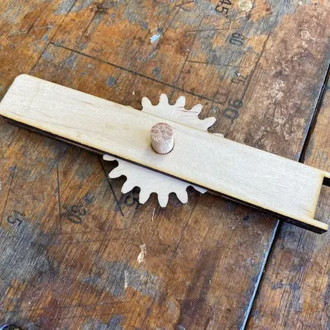 Три классных DIY проекта — игрушки для ребенка своими руками [Чертежи прилагаются]