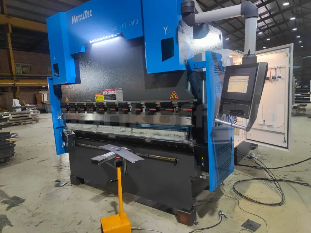 Гидравлический листогибочный пресс с ЧПУ HBC 110/2500