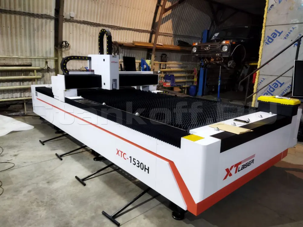Оптоволоконный лазерный станок по металлу XTC-1530H/1500 Raycus.