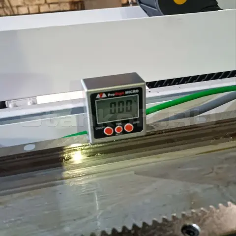 Пусконаладка оптоволоконного лазерного станка для резки металла XTC-1530H/3000 Raycus и гидравлического листогибочного пресса MetalTec HBM 125/3200М E22 в Ревде