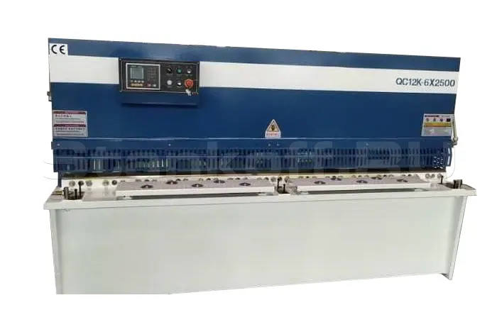 Гидравлические гильотинные ножницы QC12K/6х2500