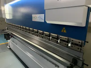 Синхронизированный гидравлический листогибочный пресс с ЧПУ WE67K 200/3200 4 axis — фото 5