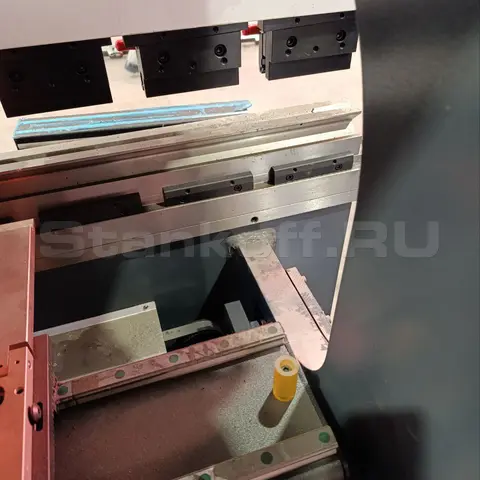 Линейные направляющие Hiwin
