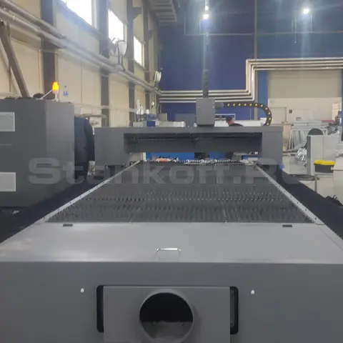 Поставка и запуск оптоволоконного лазерного станка для резки металла  STL-1545FP/1500 Raycus в Казани