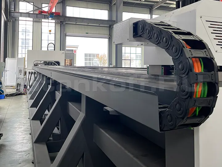 Оптоволоконный лазерный труборез HGTECH TS550-1212-3C/12000 Raycus