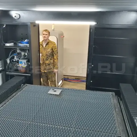 Запуск лазерного оптоволоконного станка с кабиной LF3015GA/3000 Raycus в Красноярске
