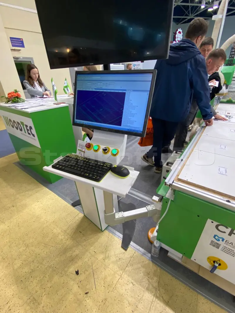 Фрезерно-гравировальный станок с ЧПУ WoodTec CH-2030L