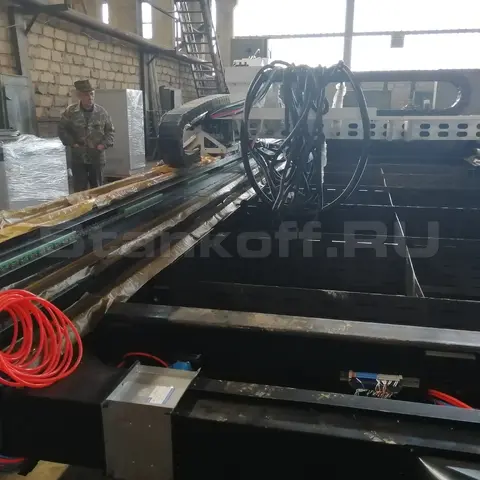 Пусконаладка оптоволоконного лазерного станка с защитной кабиной XTC-2560GP/12000 Raycus в Армении