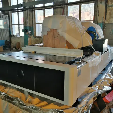 Запуск оптоволоконного лазерного станка для резки металла XTC-1530H/2000 Raycus в Энгельсе