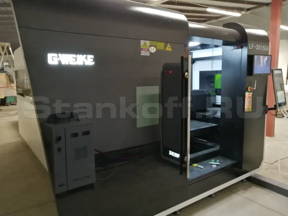 Оптоволоконный лазер для резки металла с кабиной  LF3015GA/3000 Raycus