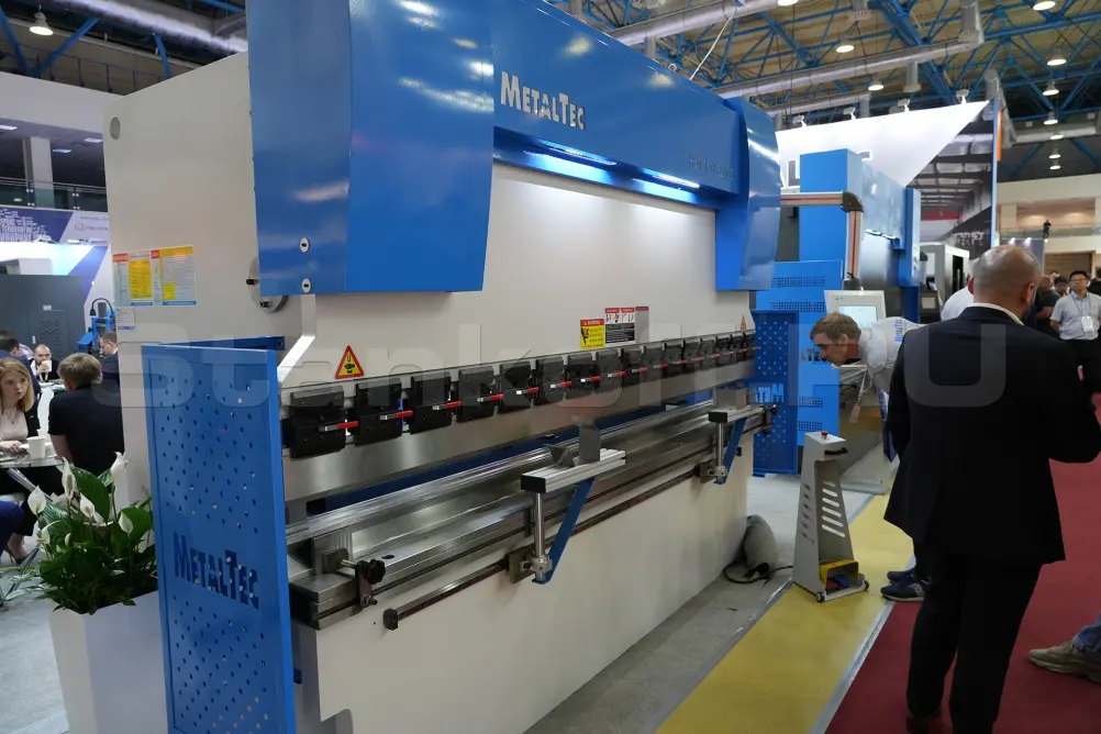 Гидравлический листогибочный пресс MetalTec HBM 160/3200 E22