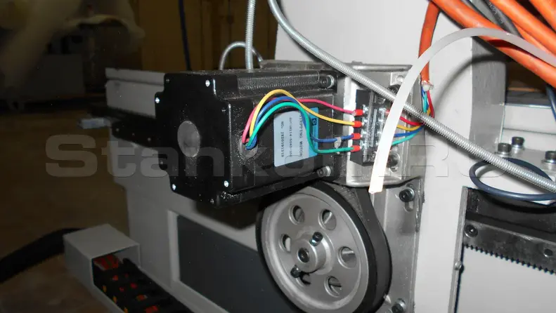Фрезерный станок с ЧПУ с вакуумным столом LTT-1325A
