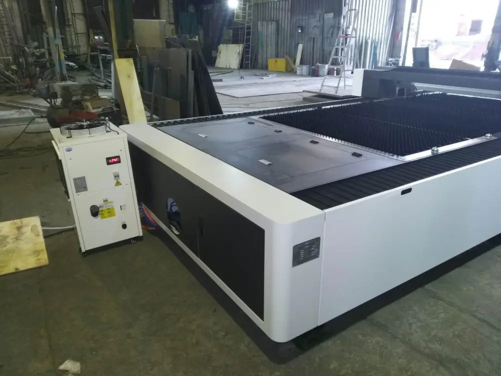 Запустили оптоволоконный лазерный резак по металлу XTC-1530S/1000 RAYCUS в Екатеринбурге!